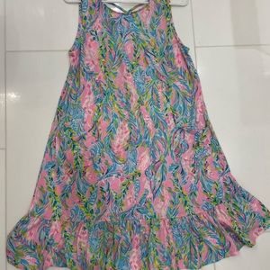 Lilly Pulitzer sleeveless dress with front pockets and back detail.